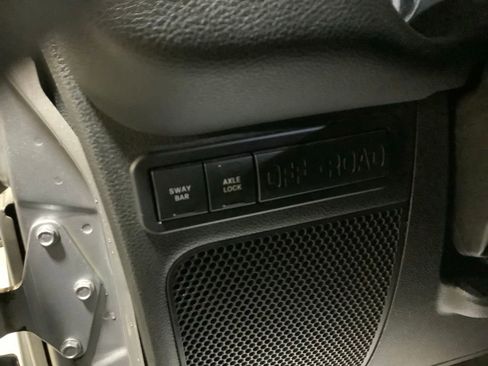 Used 2018 Jeep Wrangler Unlimited Rubicon w/ Connectivity Group AWD/4WD image 22