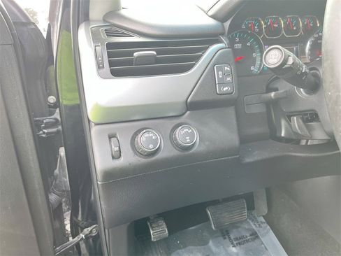 Used 2017 Chevrolet Tahoe LT image 8