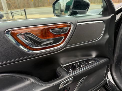 Used 2017 Lincoln Continental Select w/ Climate Package image 18