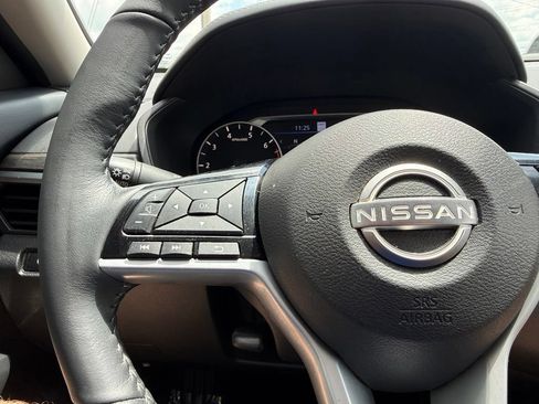 Used 2025 Nissan Altima 2.5 SL FWD image 24