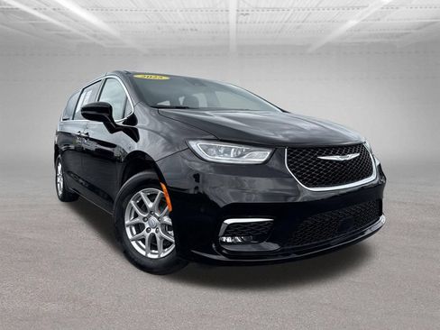 Used 2025 Chrysler Pacifica Select FWD image 45