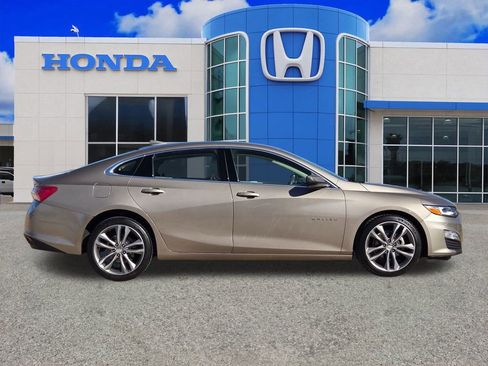 Used 2024 Chevrolet Malibu LT image 2