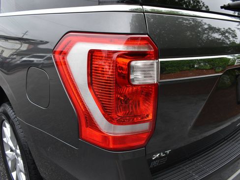 Used 2020 Ford Expedition XLT w/ Equipment Group 202A AWD/4WD image 40