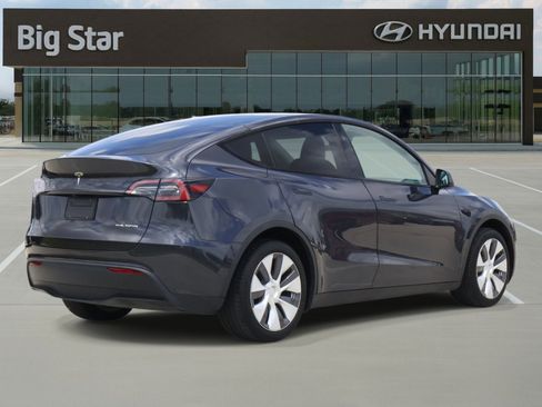 Used 2024 Tesla Model Y Long Range AWD/4WD image 4