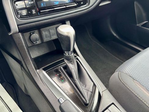 Used 2017 Toyota Corolla LE FWD image 5
