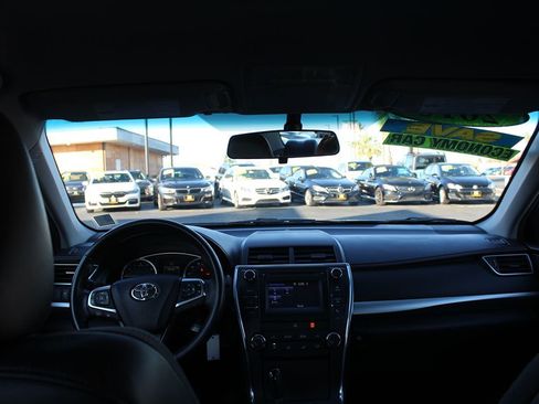 Used 2016 Toyota Camry SE image 23