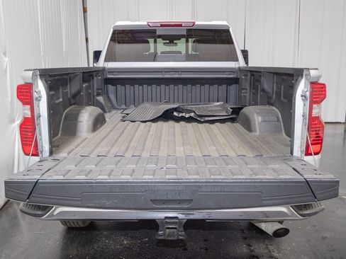 Used 2022 Chevrolet Silverado 2500 LT w/ Convenience Package AWD/4WD image 4