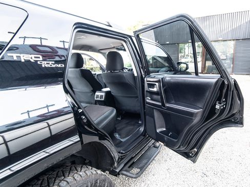 Used 2017 Toyota 4Runner TRD Off-Road image 32