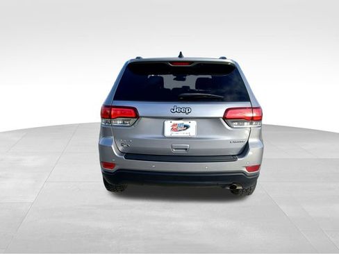 Used 2020 Jeep Grand Cherokee Laredo image 4