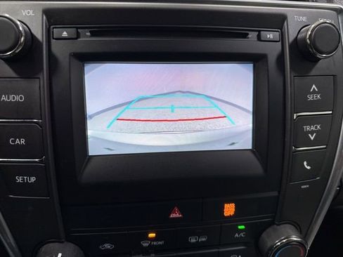 Used 2017 Toyota Camry SE image 2