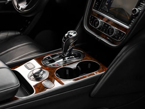 Used 2019 Bentley Bentayga AWD/4WD image 25