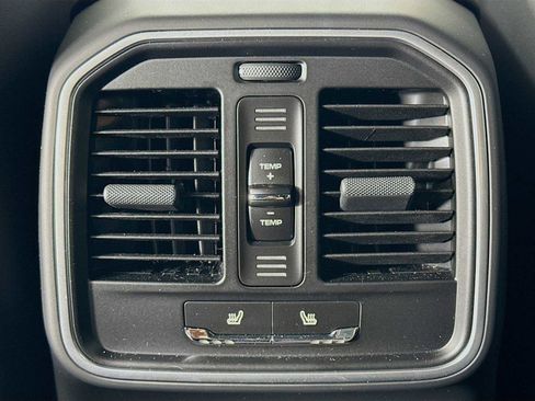 Certified 2025 Porsche Macan T image 27