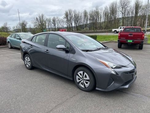 Used 2018 Toyota Prius Four w/ Advanced Technology Package FWD image 2