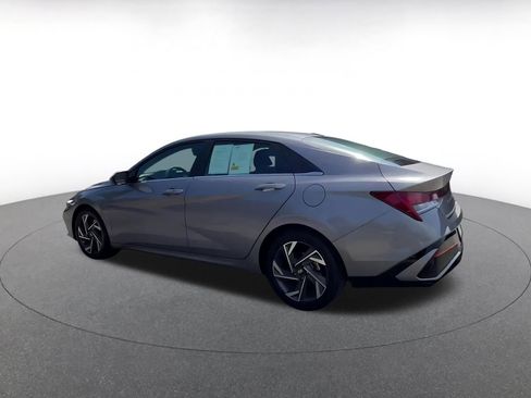 Used 2025 Hyundai Elantra SEL FWD image 10