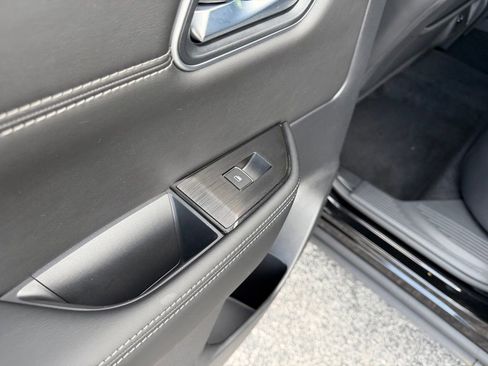 Used 2024 Nissan Rogue Platinum image 18