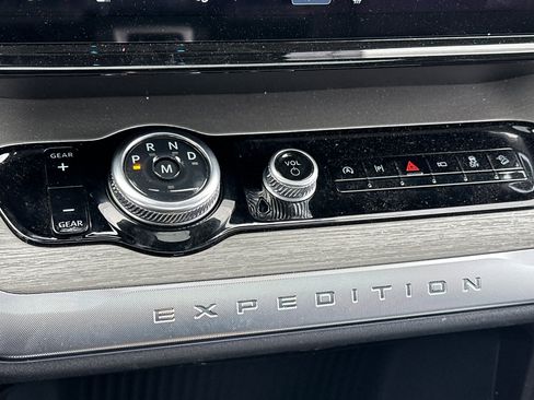 Used 2025 Ford Expedition Max Platinum AWD/4WD image 21
