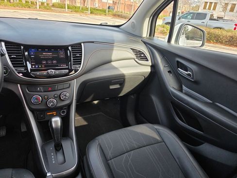 Used 2022 Chevrolet Trax LT w/ Driver Confidence Package image 26