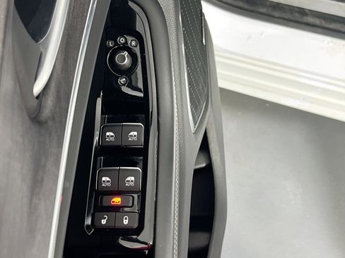 Used 2023 Jeep Grand Cherokee Overland w/ Adv Protech Group III image 18