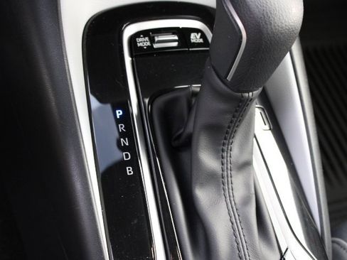 Certified 2024 Toyota Corolla SE image 18