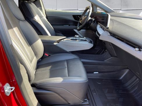 Certified 2025 Cadillac Optiq Sport 2 w/ LPO, Floor Liner Package AWD/4WD image 33
