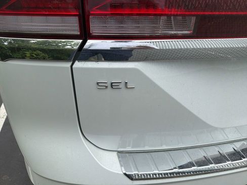 Used 2024 Volkswagen Atlas SEL AWD/4WD image 7