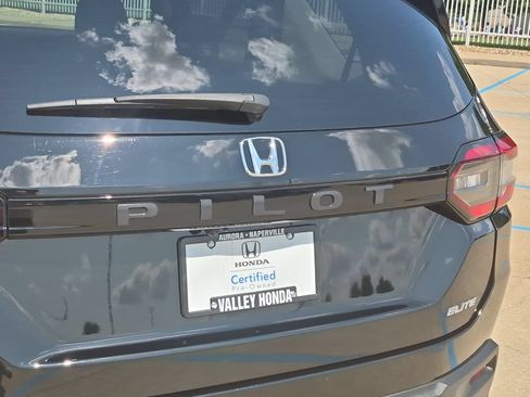 Used 2025 Honda Pilot Elite image 31