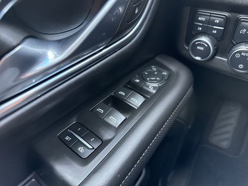 Used 2023 Chevrolet Suburban Premier image 38