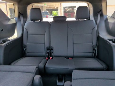 New 2026 Chevrolet Traverse LT w/ Midnight/Sport Edition FWD image 36