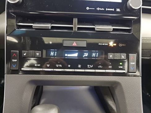 Used 2019 Toyota Avalon Limited image 24