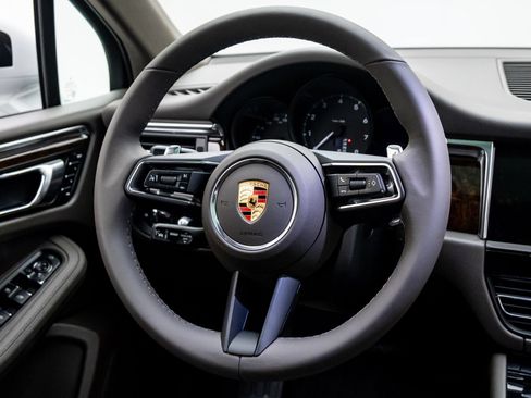 Certified 2026 Porsche Macan AWD/4WD image 17