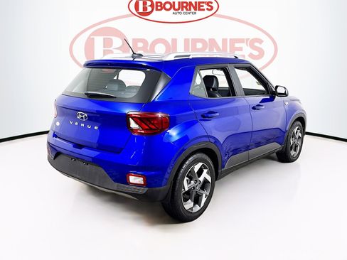 Used 2023 Hyundai Venue Limited image 10