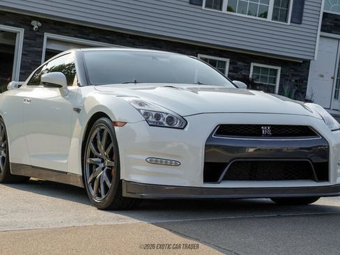 Used 2016 Nissan GT-R Premium AWD/4WD image 12