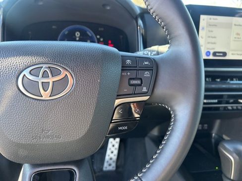 Used 2025 Toyota Camry SE image 19