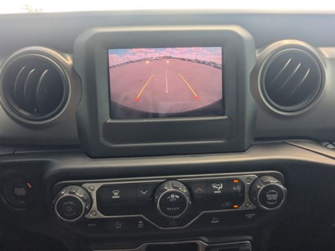 Used 2022 Jeep Wrangler Unlimited Sport AWD/4WD image 22