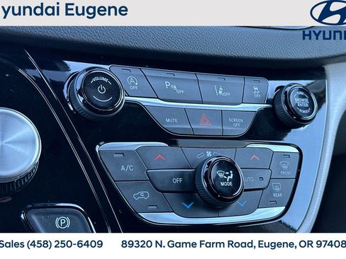 Used 2024 Chrysler Pacifica Touring-L image 24