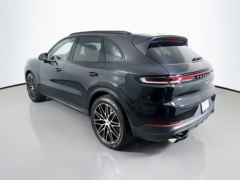 Certified 2025 Porsche Cayenne AWD/4WD image 3