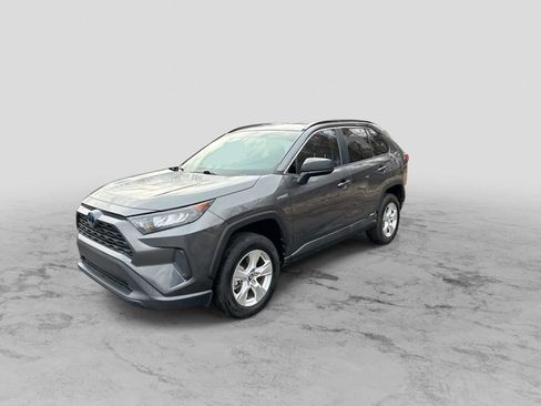 Used 2020 Toyota RAV4 LE image 4