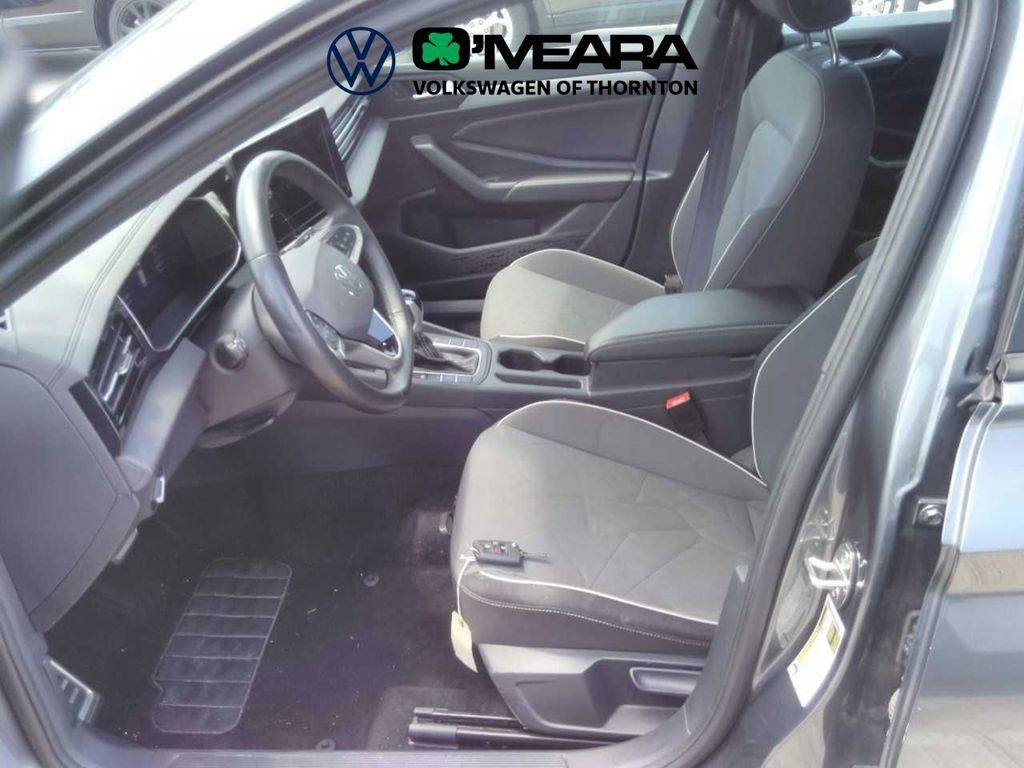 Used 2025 Volkswagen Jetta Sport FWD image 5