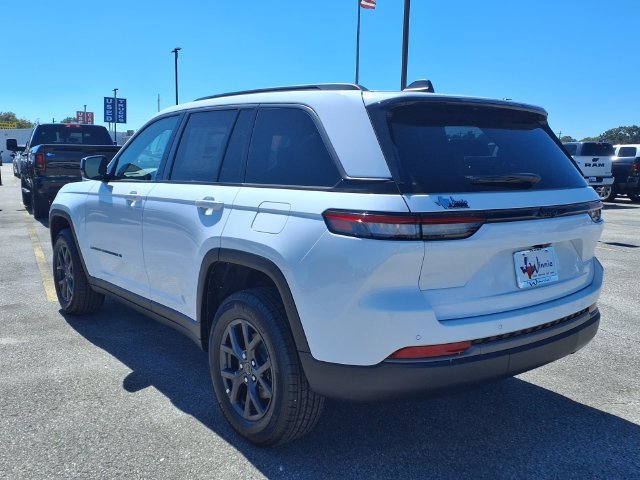 New 2027 Jeep Grand Cherokee Altitude RWD image 4