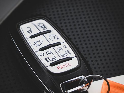 Used 2019 Chrysler Pacifica Limited w/ Advanced Safetytec Group image 7