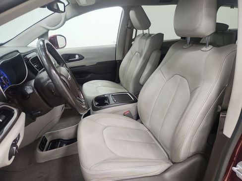 Used 2020 Chrysler Pacifica Touring-L Plus w/ Tire & Wheel Group image 14