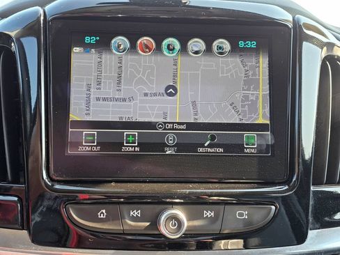 Used 2018 Chevrolet Traverse Premier w/ Driver Confidence II Package FWD image 18