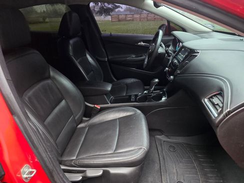 Used 2018 Chevrolet Cruze Premier image 19