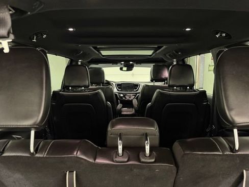Used 2025 Chrysler Pacifica Limited FWD image 10