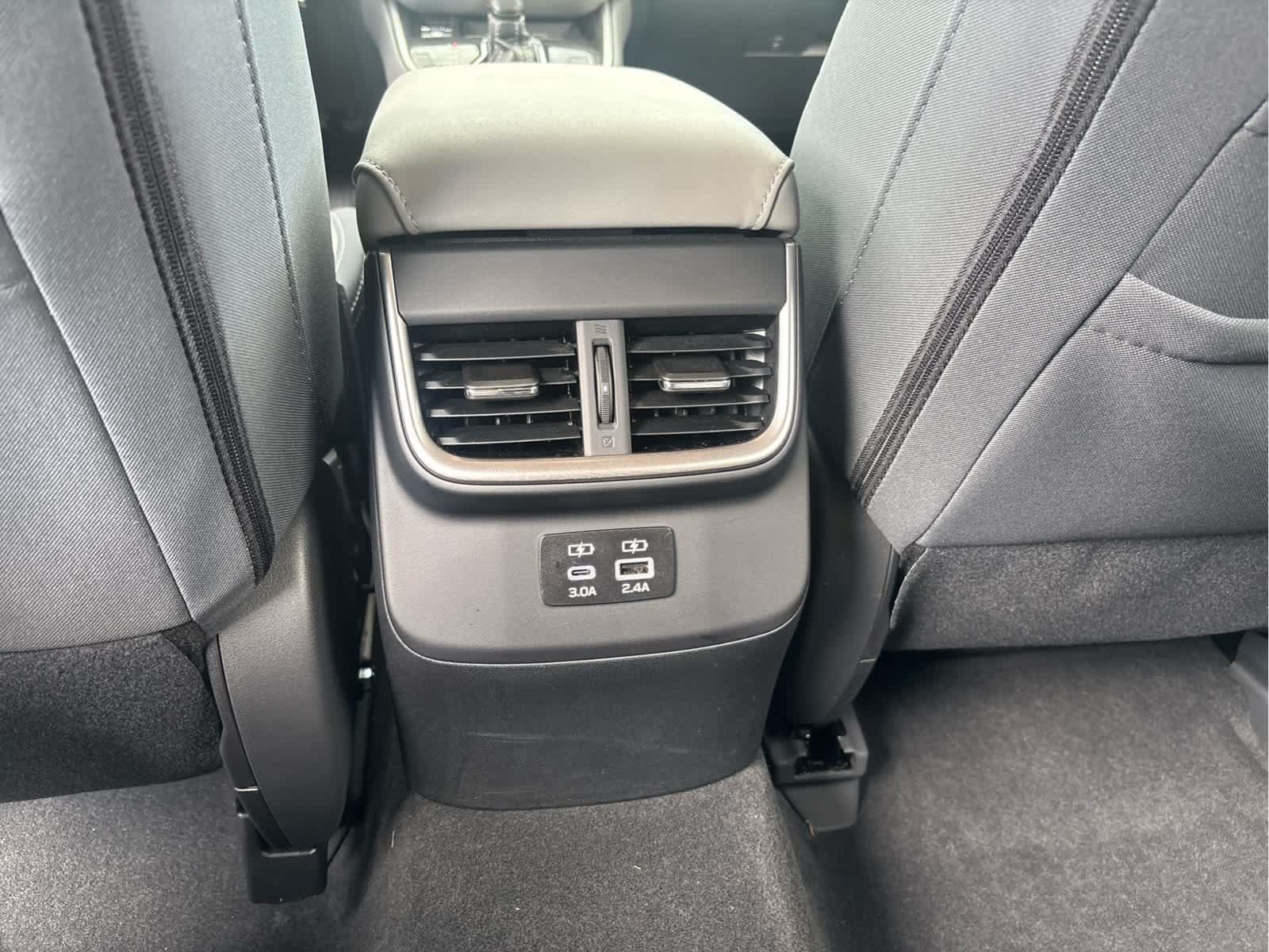 Used 2025 Subaru Outback Premium AWD/4WD image 11