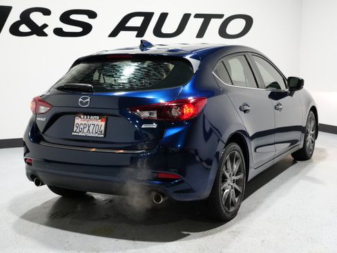 Used 2018 MAZDA MAZDA3 Touring image 8