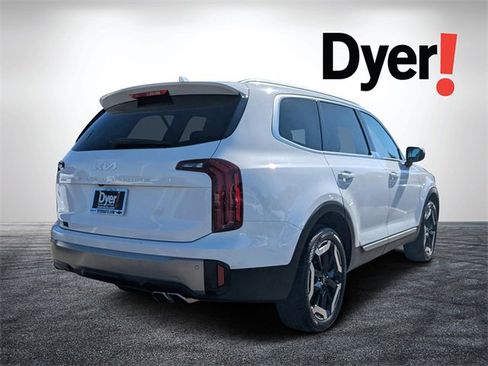 Certified 2025 Kia Telluride S image 3
