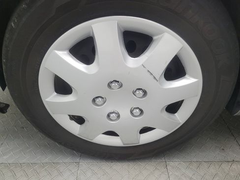 Used 2020 Nissan Versa SV FWD image 31