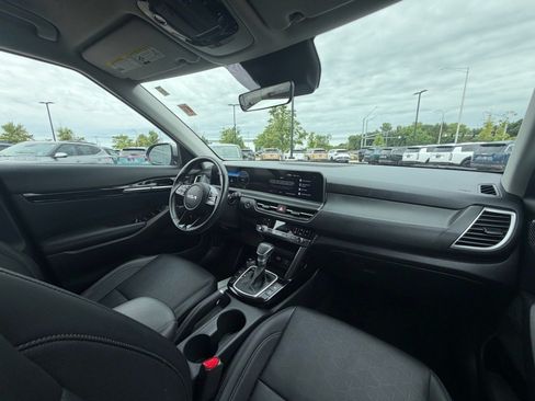 Used 2024 Kia Seltos EX FWD image 9
