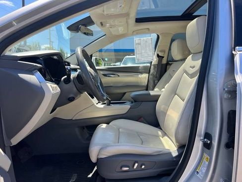Used 2017 Cadillac XT5 Premium Luxury w/ Advanced Security Package AWD/4WD image 18